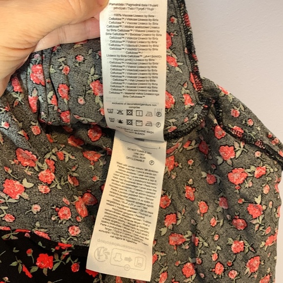 Vero moda maxi long skirt black red floral roses pockets 2 side slits Flowy easy - Picture 9 of 10